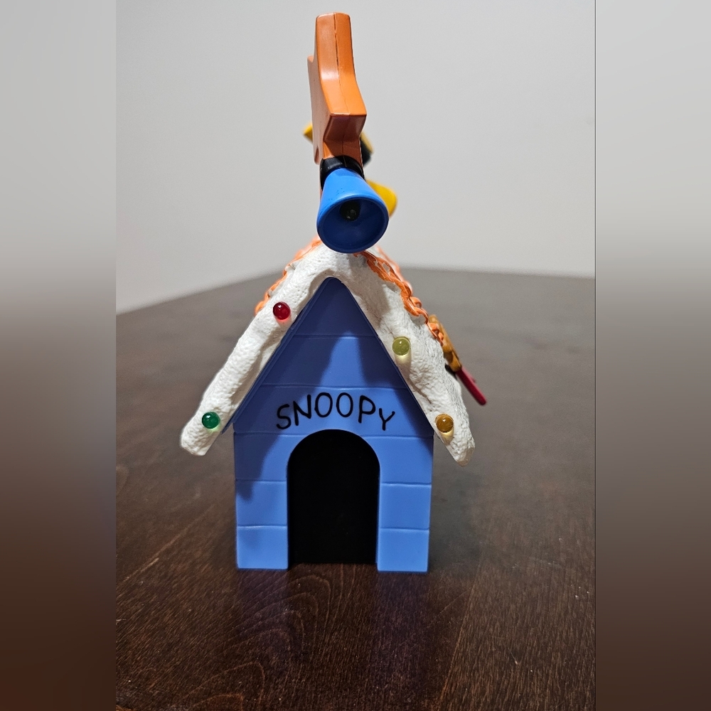 Peanuts Snoopy Christmas Deorated House, Lights And Plays Music